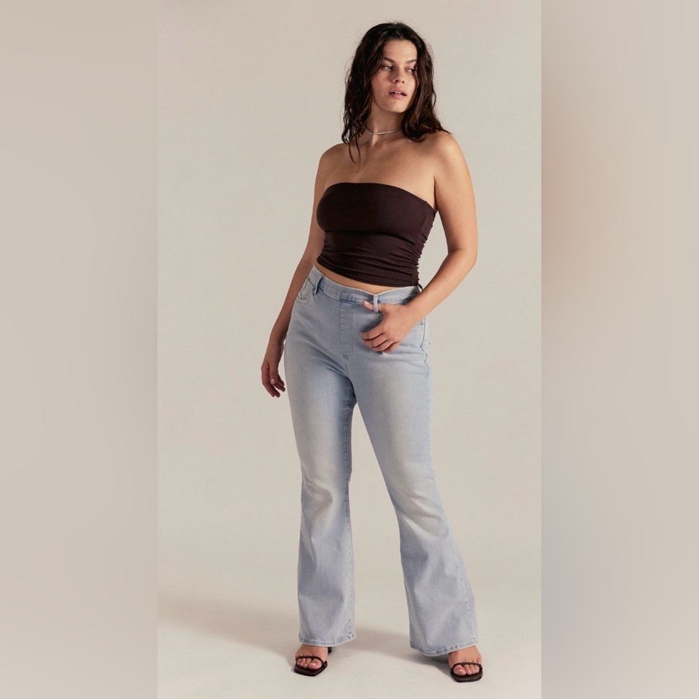 NWT FREE PEOPLE WE THE FREE CRVY INFINITE STRETCH PULL ON FLARE JEANS